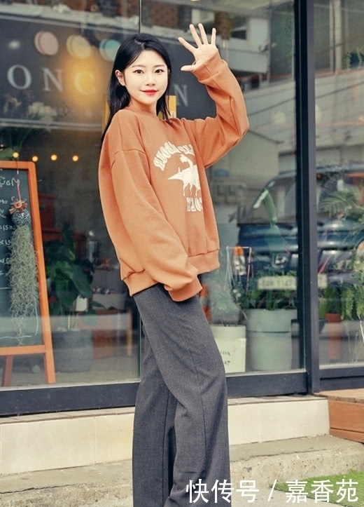 卫衣|减龄的卫衣,遇上这3款潮裤,展现个性与活力