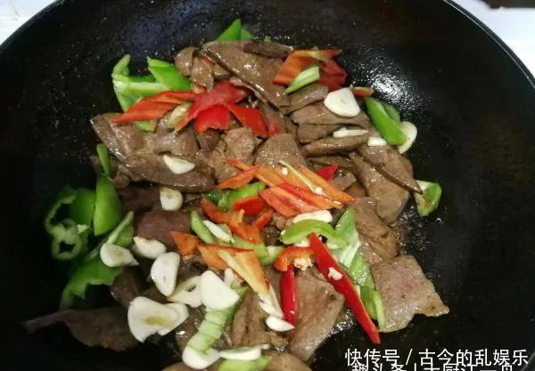 正确做法|猪肝记住别用清水洗，等于吃毒素，教你正确做法，毒素异味全跑光