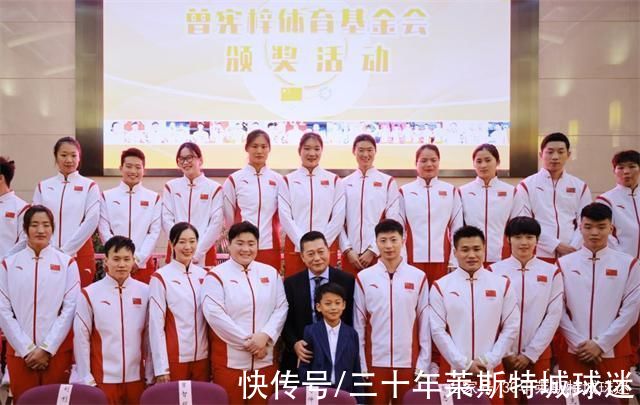 孫一文|平分2520萬港元!恭喜中國東奧冠軍團(tuán)，富商兒子合影馬龍?zhí)_心