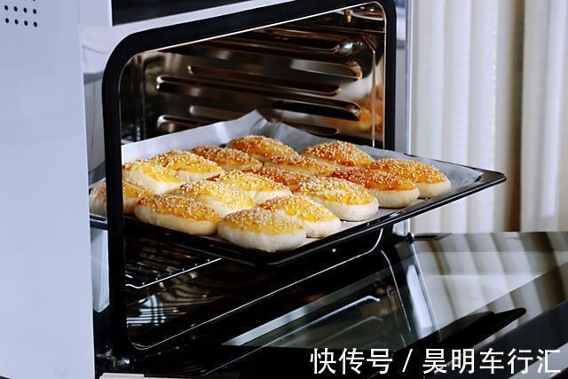 做酥点不用猪油也能酥掉渣，咬一口满嘴香，放三天不变样，吃不够