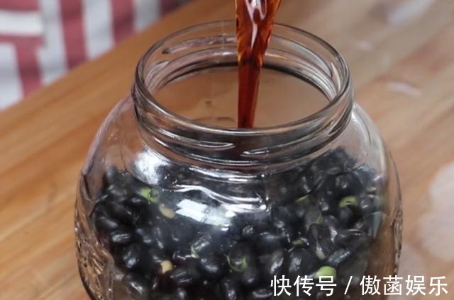 醋泡黑豆|黑豆全身都是宝,简单一做,营养又好吃,美容护发,养生效果极好