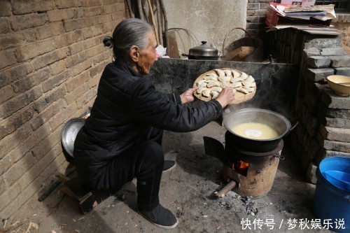  河南91岁奶奶隐居百年石头村，采山花吃野菜饺子，看她活成啥样子