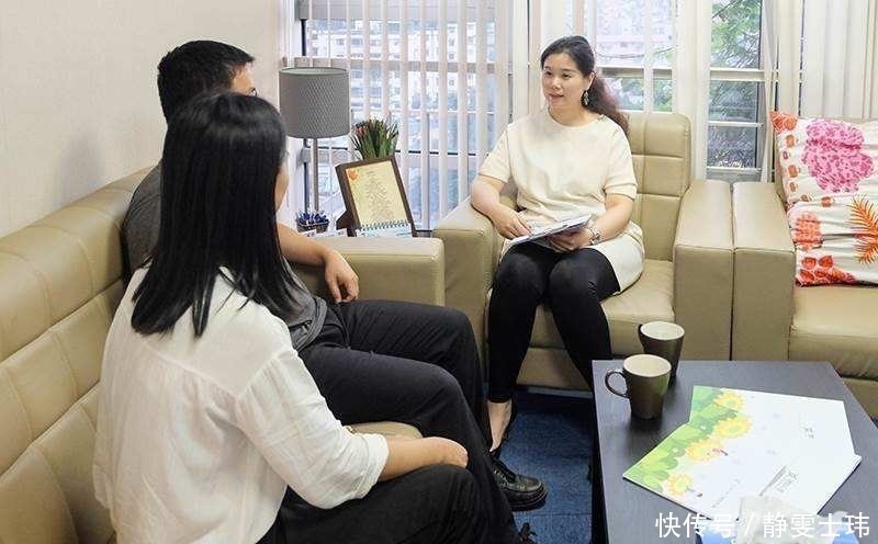 妈妈|相差20岁姐弟俩,一出门就这画面,妈妈看到忍不住笑了