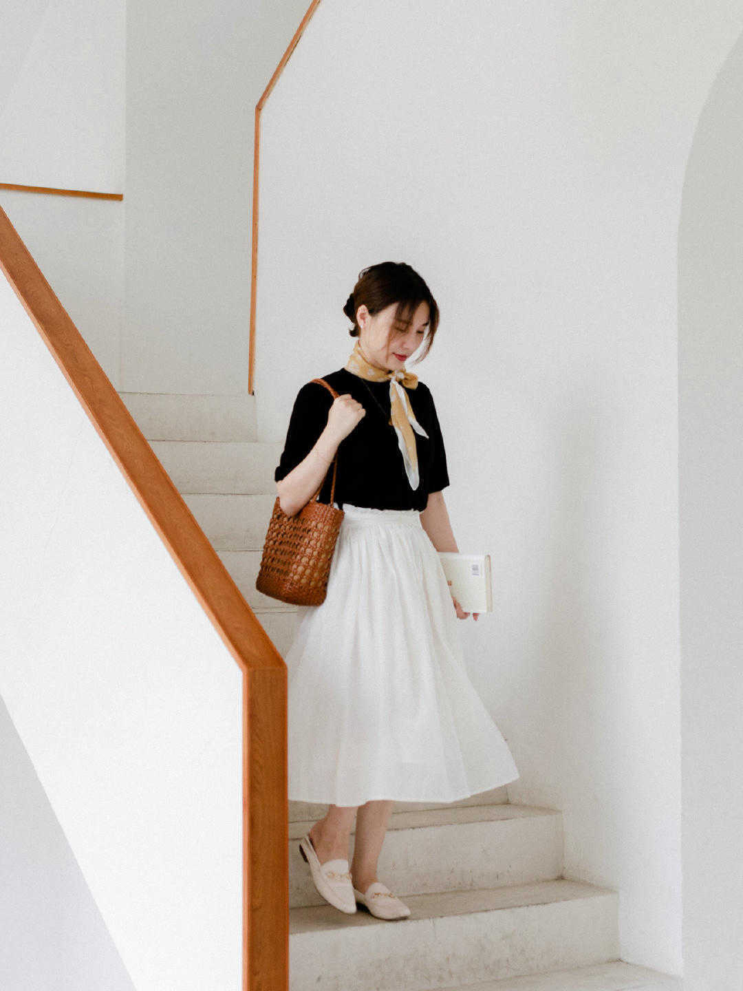 淑女鞋|原来秋天的正确打开方式是这样的,针织衫搭配裙子,温柔到骨子里了