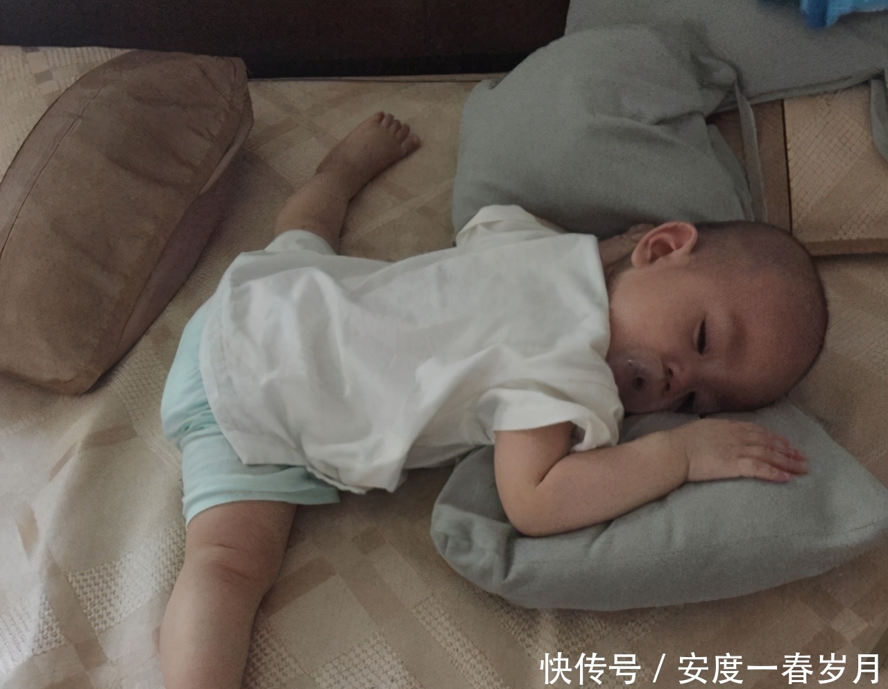 孩子|孩子智力发育,看睡姿就知道?专家:这种睡姿宝宝最聪明