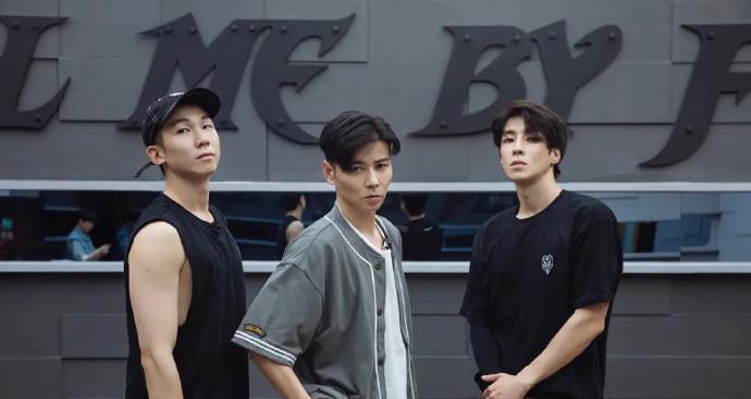 代表隊|《披荊斬棘的哥哥》的兩個大哥!陳小春讓GAI乖巧,熱狗怕趙文卓