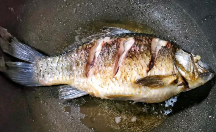 白萝卜|鲫鱼汤想要做的奶白无腥味,看我下面的做法,浓郁有营养