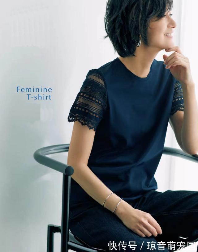 浅蓝色|越宽松、越减龄!日本52岁模特的“高级蓝”穿搭,优雅舒适好喜欢