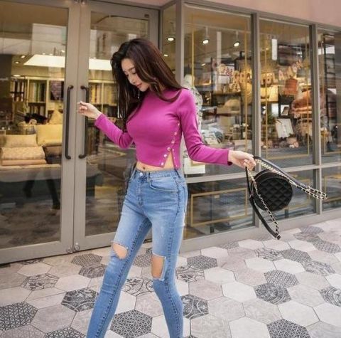 高贵|紧身牛仔裤修身显瘦,凸显女性婉约美,显得格外典雅高贵