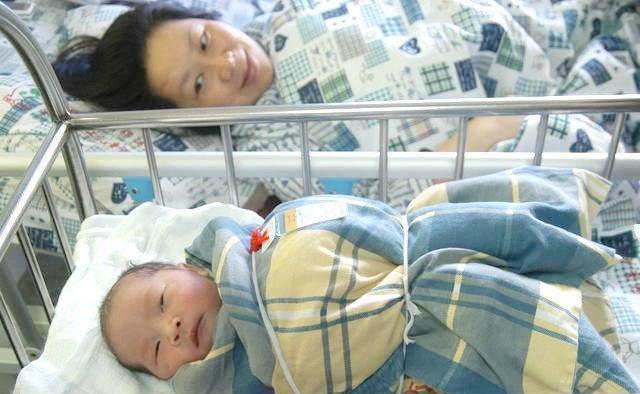 促排|生完孩子被催着喝“红糖水”，产后喝红糖水真能补铁、促排恶露吗