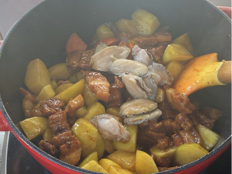 红烧肉的新吃法，配上土豆，香而不腻