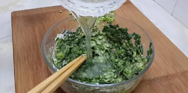 早餐新吃法,不发面不揉面,比包饺子好吃百倍,越吃越想吃太香了