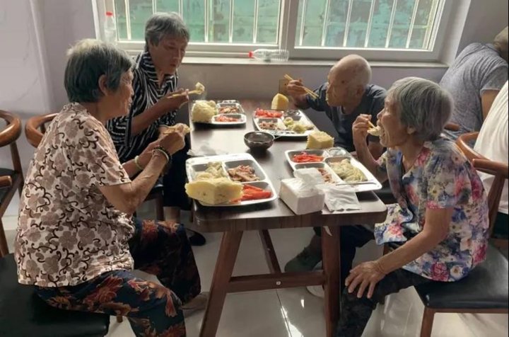 办实事|荣成又有两村的暖心食堂开业，百岁老人吃上了免费午餐