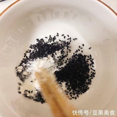 炒有食欲的炸糖糕