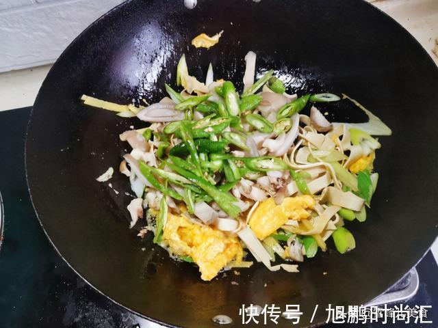 白菜|冬天别只会吃白菜!一盘简单小炒5分钟就上桌,营养高鲜美又好吃