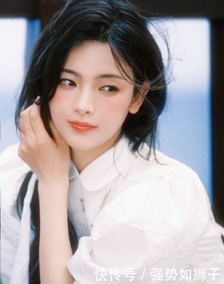 港风美少女 杨超越纯白花嫁大片出炉宛如落入凡间的精灵 天合乐学帮助家长发现孩子的更多可能