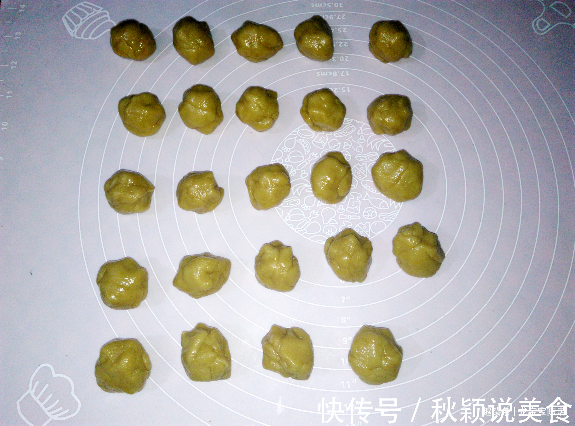 自制五仁馅月饼，放白糖还是红糖，区别很大，别放错了