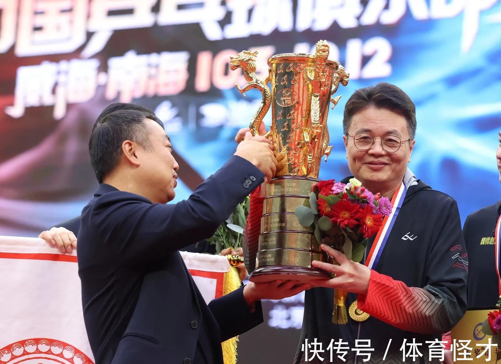 乒协|刘国梁为恩师颁奖,与孙颖莎热聊,给温州的信,吃住标准都说明了