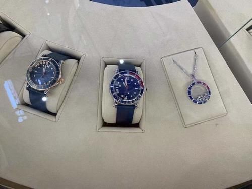 卡地亚出了“苹果手表”？积家腕表竟然有4个面！快来围观“钟表与奇迹”里的“魔都上新”丨晨看展