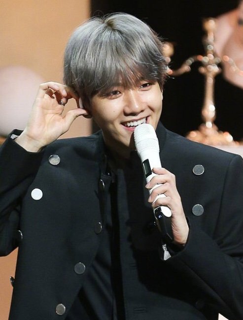 原创满满的家族爱 Exo成员为边伯贤疯狂应援 张艺兴一忙完就去应援 快资讯