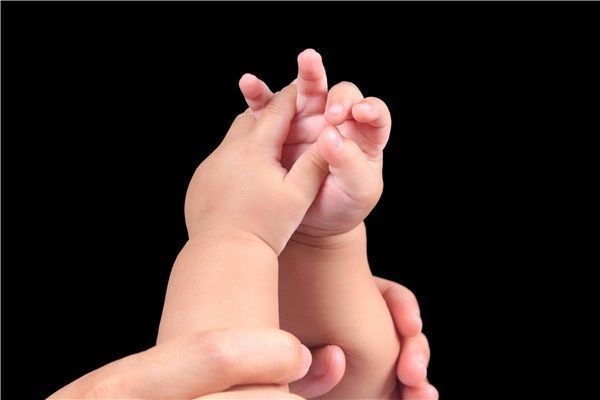 婴儿|宝妈多摸摸宝宝这两个地方,宝宝会更聪明!很多妈妈不知道