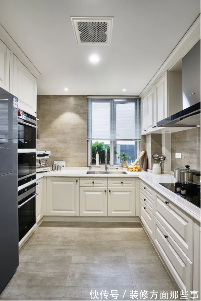 三居室|135平现代三居室,将古典融入纯白空间分外和谐