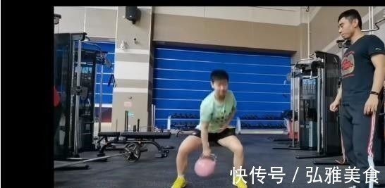 伊藤|陈梦腹肌抢眼,谁注意到莎莎的胳膊,这或许就是伊藤被打哭的原因