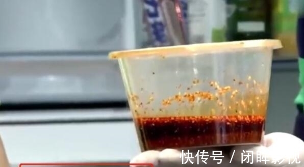 剥蒜|撒贝宁用刀剥蒜!刀面压蒜手握拳重锤,惊得身边众人直呼:小心手