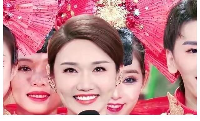 央视新晋美女主持人:张舒越“忘词”被嘲,马凡舒风头正盛