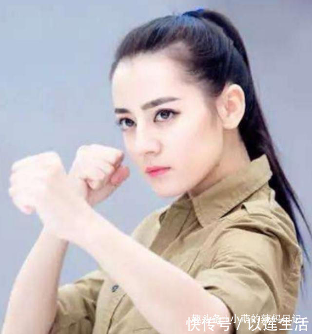 女生|女人不管奔几,扎马尾时少犯这3个''错误''!掉发不说,还显脸大