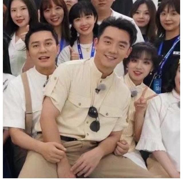 合照|孟子義亮相跑男9，大合照公開，五位女神的顏值狀態(tài)成焦點