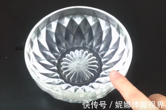 把白醋倒进白糖里,作用真是太厉害了,解决很多男人女人的大烦恼