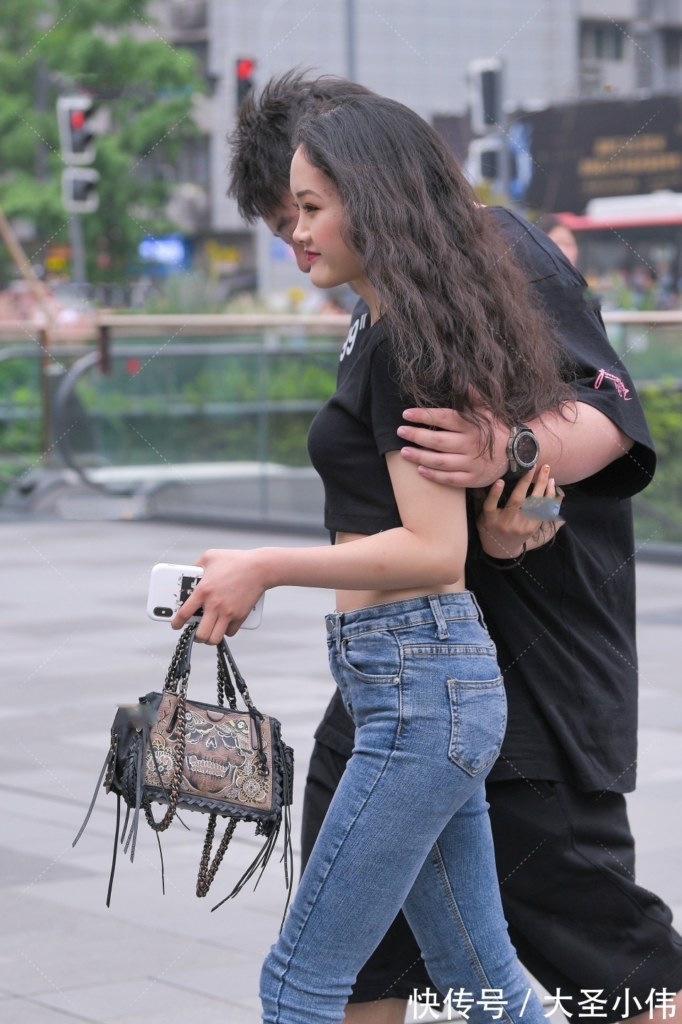 甜酷风|美女街拍:玲珑精美的穿搭,仙气满满,增加一丝少女感,谁做她男朋友要珍惜