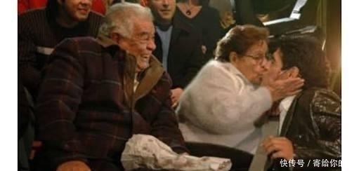 患难|上帝之手马拉多纳(七):痛苦不堪的童年与患难家庭