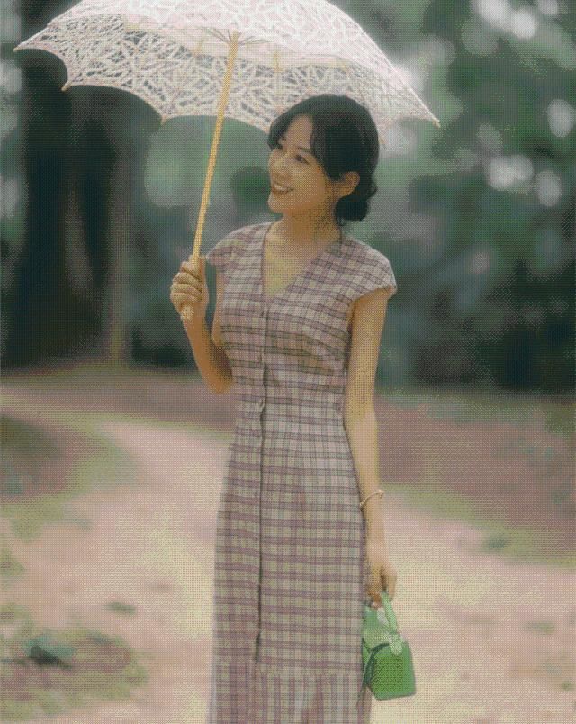 裙子|女人再懒，穿裙子也别配丝袜