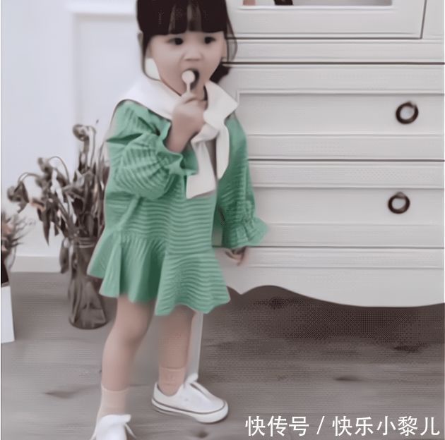妞妞|5岁“超惨童模”,每天一顿饭还没肉,妈妈故作心痛:你不能长高