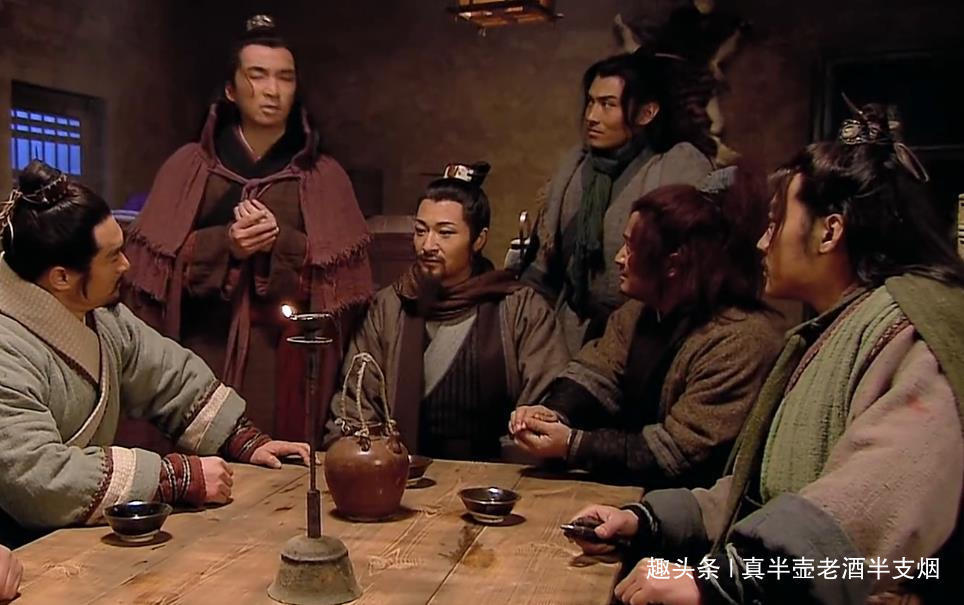 郁保四!吴用亲眼见到史文恭就明白了此人不会射箭,射杀晁盖的另有其人