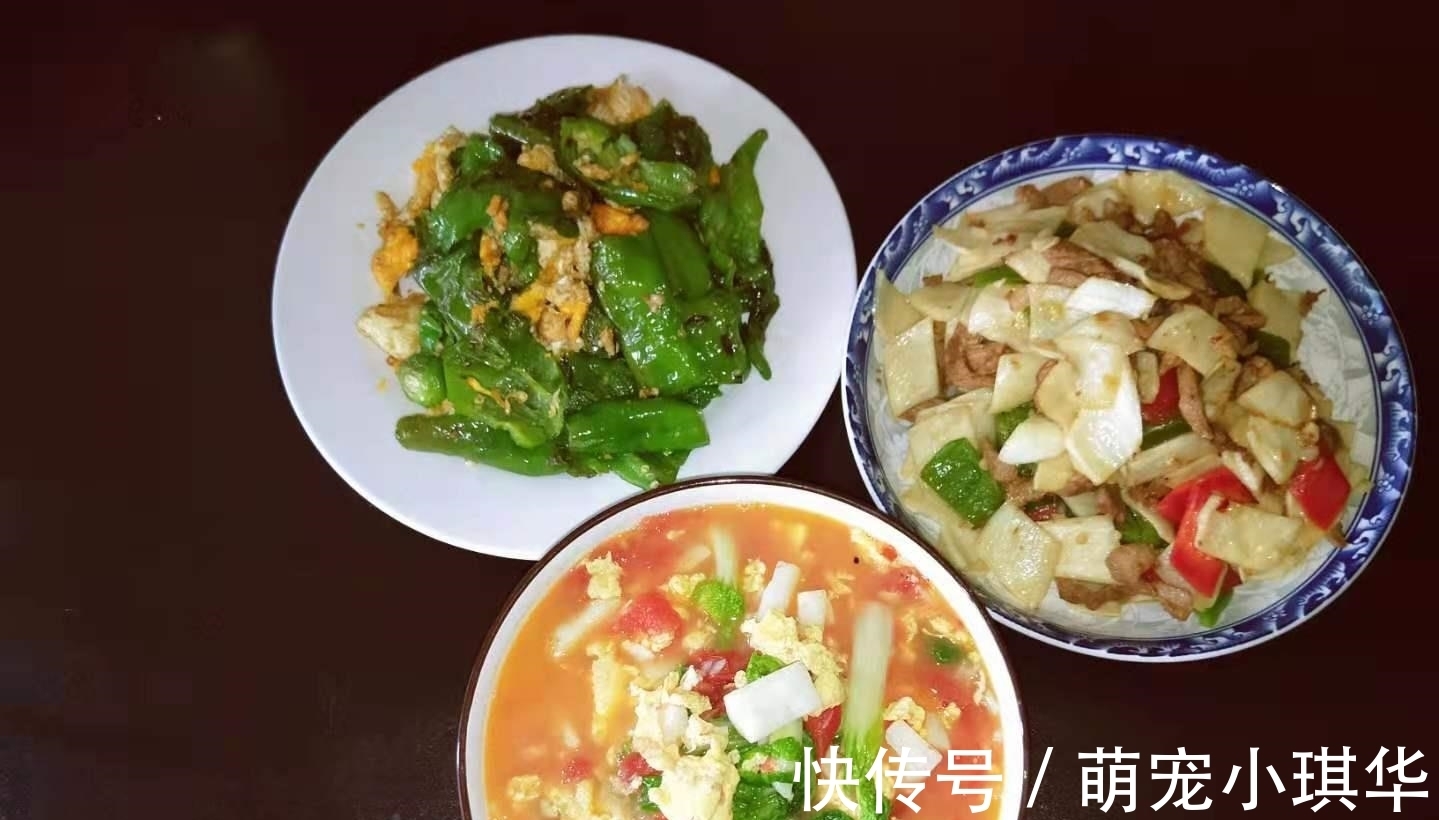 两口子的午餐，两菜一汤只花了20多元钱，朋友说我太会过日子