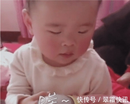 二宝|尿不湿界“混得最惨”宝宝喂奶火了,一声“唉”深藏了太多功与名