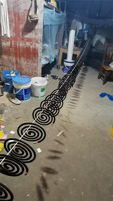 |搞笑笑话,动图:这是什么迷惑行为?