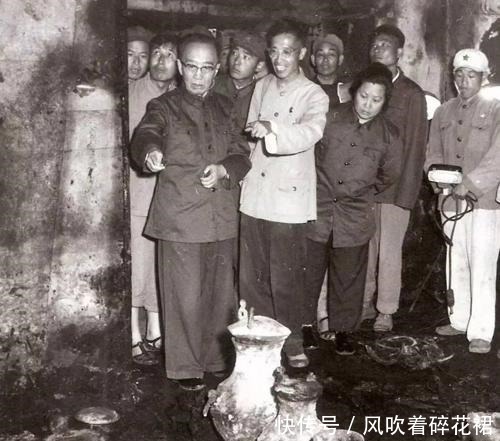  郭沫若|为什么有些人不喜欢郭沫若有才是有才，但是太看重钱财！