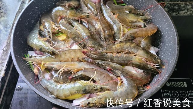 白灼虾别用水煮，老渔民教我一个做法，鲜香好吃，每次都吃光