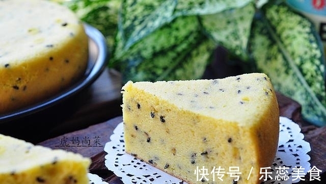 电饭煲|玉米粉+酸奶+鸡蛋,做成无油又低糖的早餐蛋糕,好吃健康易消化