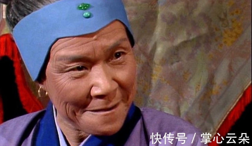 贾母!刘姥姥喊贾母老寿星,贾母回应三个字,将她的高贵大气一展无余