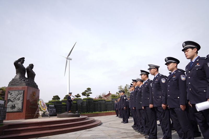 清明祭扫英烈重温入警誓词！