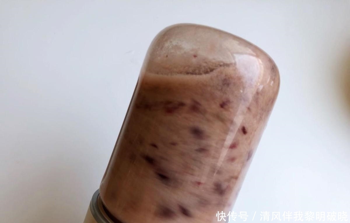 喜欢吃果冻不用花钱买，自己在家就能做，没有添加更健康