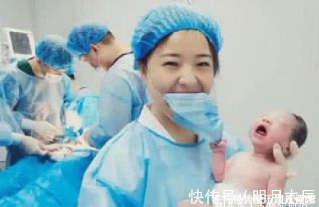 天生|“天生熊孩子”火遍全网,刚出生就“手欠”,美女护士哭笑不得