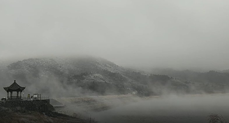 雷女士|【寒潮来了】天目山飘雪 清凉峰枝头挂雾凇；杭州创下入秋以来最低气温6.0℃