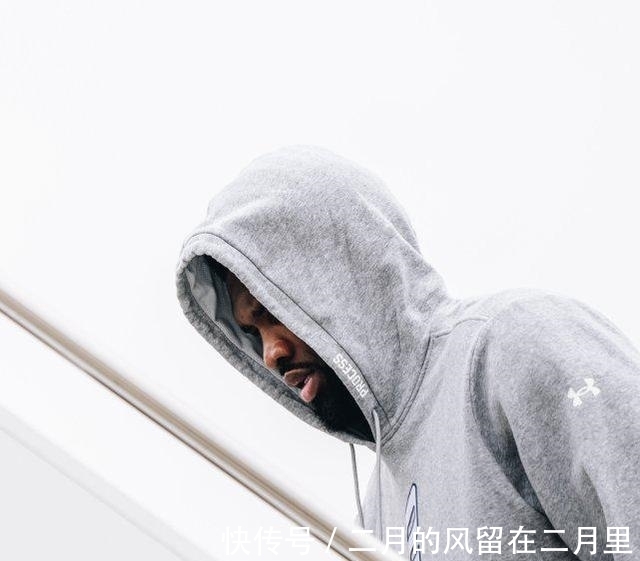 球馆|哈登加盟76人后晚上10点仍在球馆训练他凸起肚腩感觉已消失不见