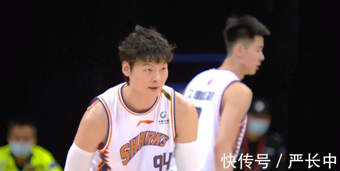 半场|CBA惨案!山东男篮半场落后38分被打爆,徐长锁毫无办法